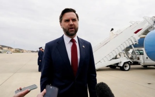 الصورة: ترامب عازياً السبب: فانس لن يتوجه الى باكستان للمباحثات مع إيران