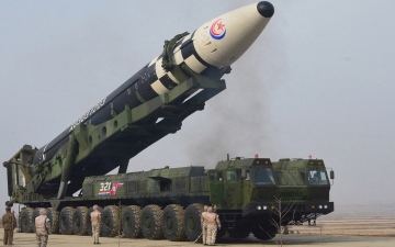 الصورة: كوريا الشمالية تختبر 5 صواريخ بالستية قصيرة المدى