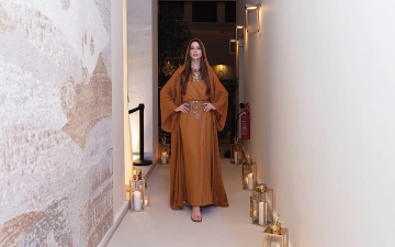 الصورة: في &laquo;بيت اللّوال&raquo;.. الأناقة تتهادى بين وهج التاريخ والشموع