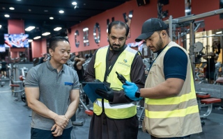 الصورة: "تراخيص" تنفّذ أكثر من 16 ألف زيارة تفتيشية للمنشآت الصناعية والتجارية والصحية