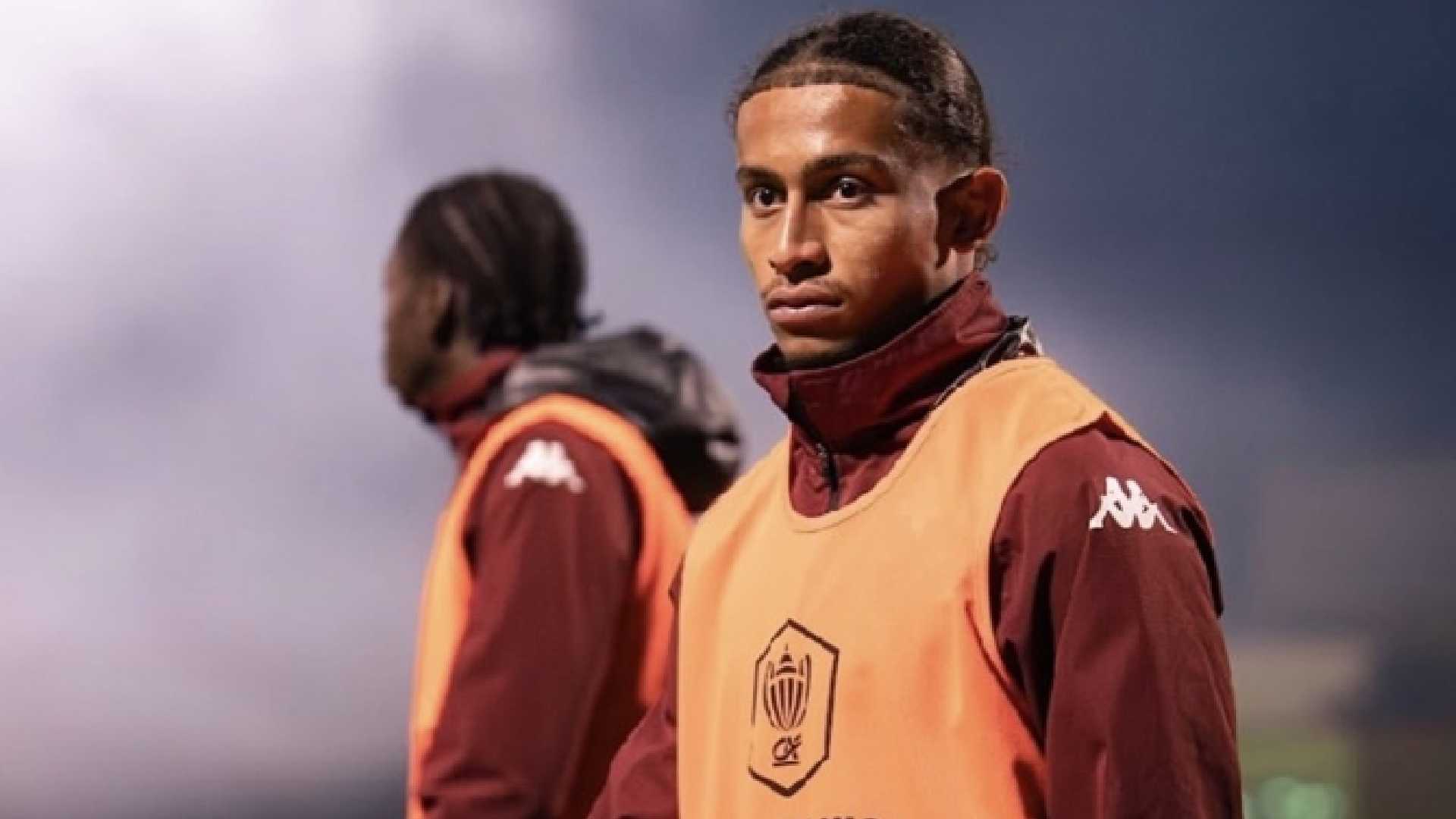 دي سونتوس.. قصة لاعب نجا من حريق ليوقع عقد احتراف مع ناد فرنسي