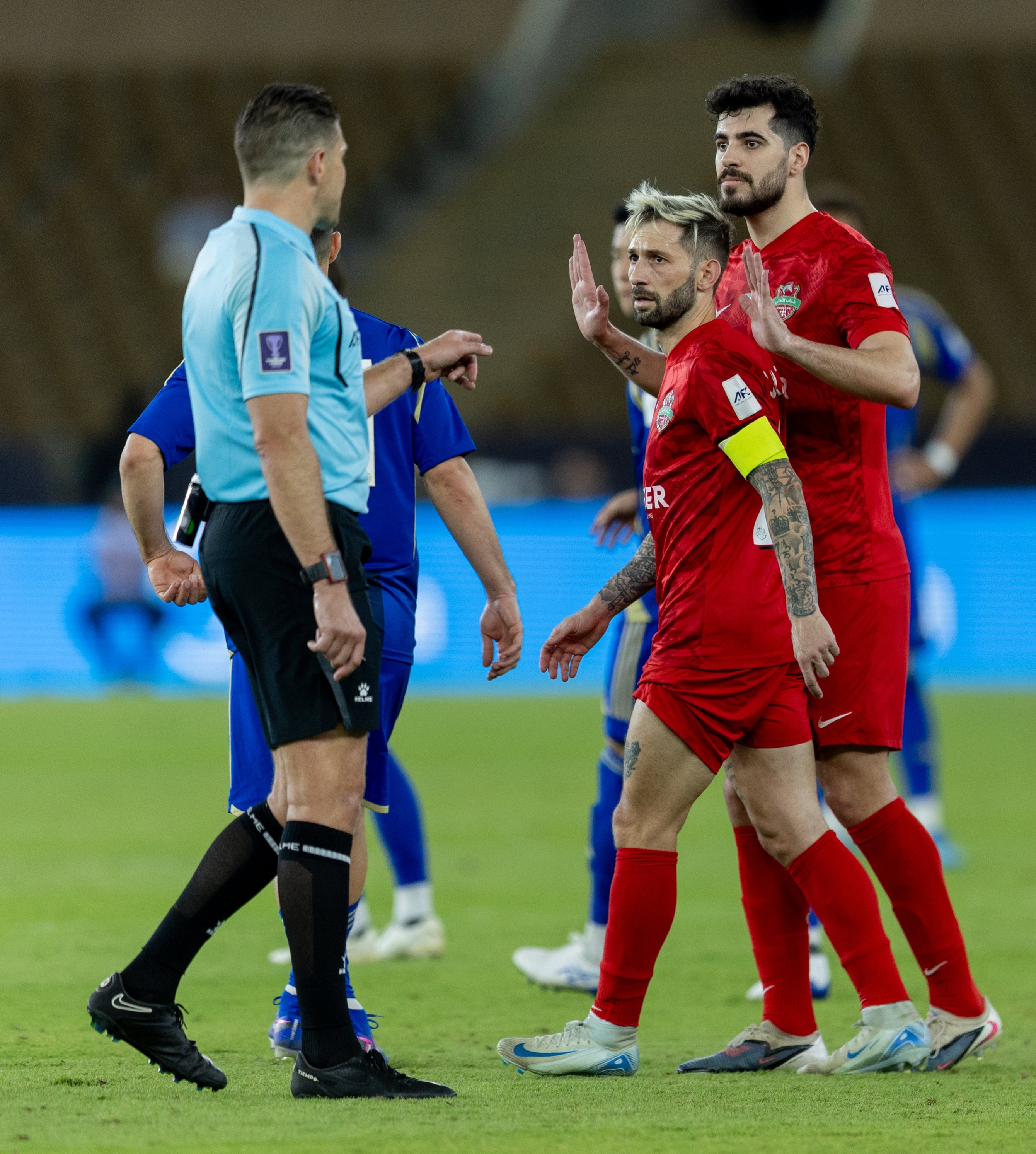 "فضيحة" وحالة تحكيمية نادرة.. تفاصيل واقعة مباراة شباب الأهلي في نصف نهائي أقوى بطولة آسيوية