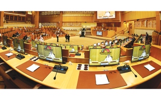 المزروعي: خطة وطنية لمعالجة الازدحام المروري.. و170 مليار درهم لتوسعة شبكة الطرق حتى 2030