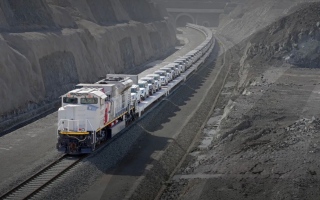 الصورة: قطارات الاتحاد تنجز أول عملية نقل بالسكك الحديدية لمركبات جاهزة لصالح وكلاء سيارات في الإمارات