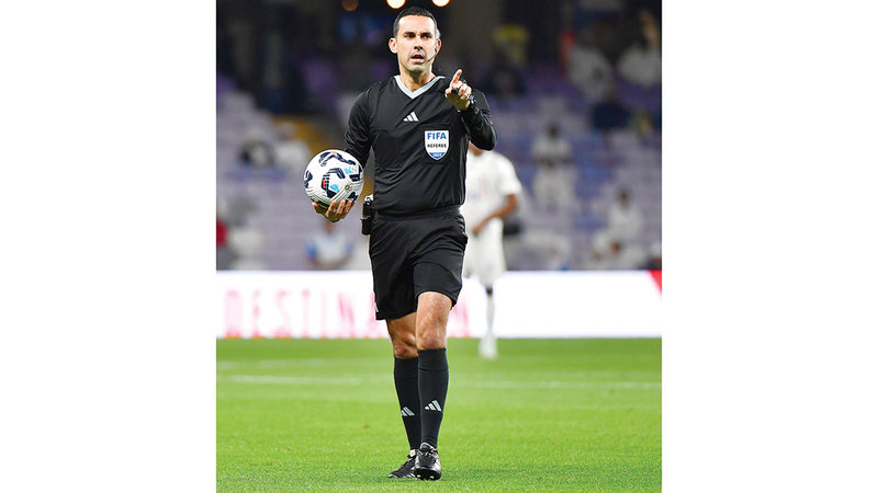 الحكم المكسيكي سيزار راموس أدار مباراتين في الدوري. تصوير: إريك أرازاس