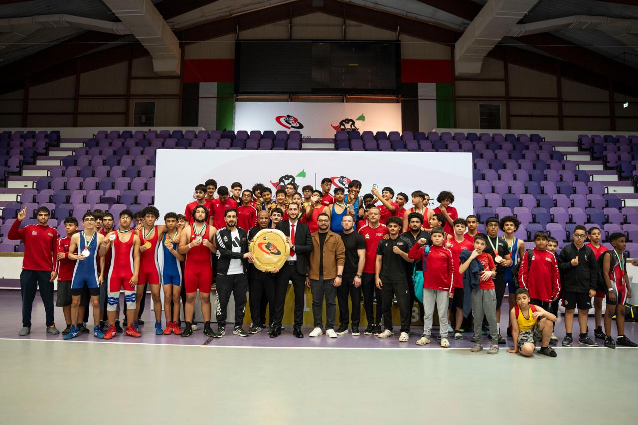 «الفجيرة للفنون القتالية» يتوج بطلاً لدوري المصارعة