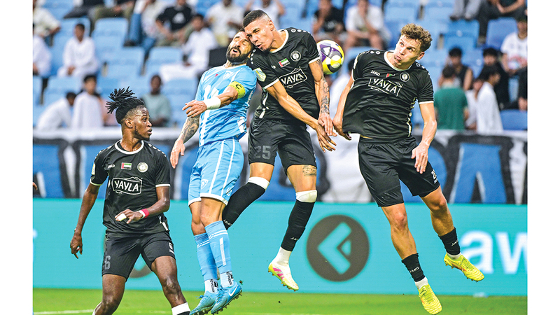 «صافرة» روضة المنصوري تخطف الأضواء في نهائي كأس الاتحاد