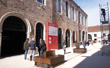 الصورة: &laquo;وشوشة&raquo; إماراتية في بينالي البندقية