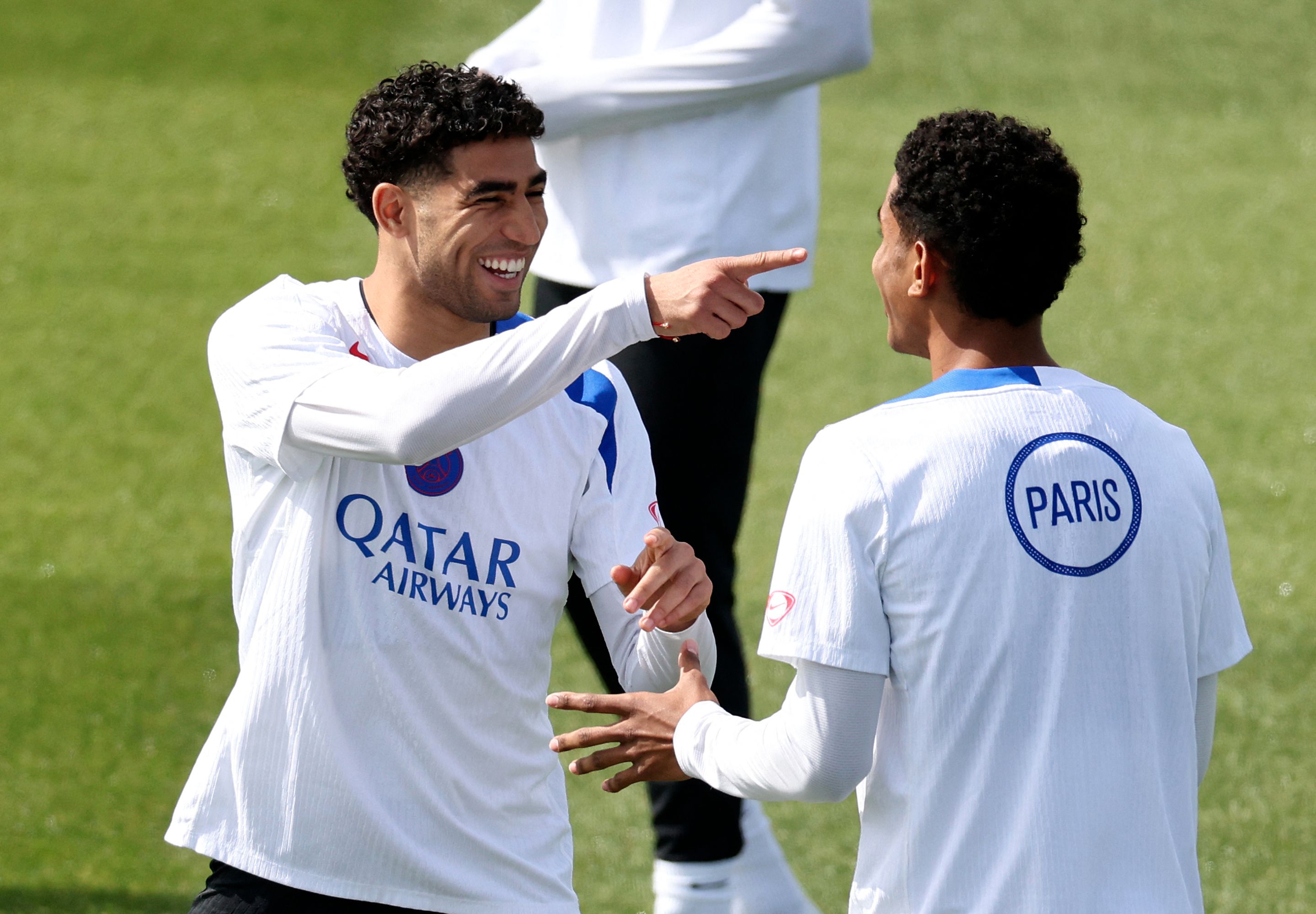 آخر استعدادات باريس سان جرمان لمواجهة بايرن ميونيخ.. وموقف فيتينيا وحكيمي من المشاركة