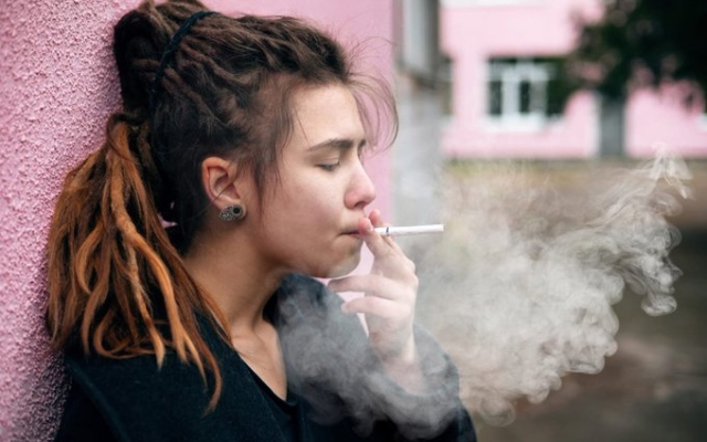 الصورة: بريطانيا تسن قانوناً يمنع فئات عمرية من التدخين مدى الحياة