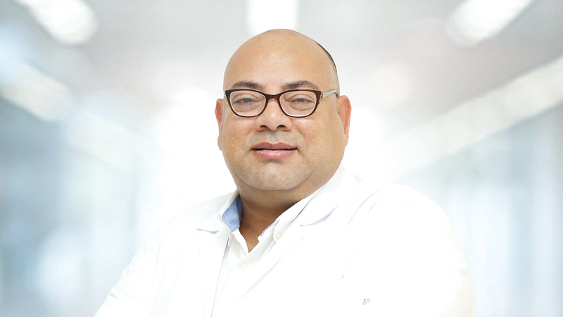 الدكتور محمد المعتز: الأمراض أصبحت تظهر بأعراض غير نمطية لفئات عُمرية مختلفة، نتيجة طبيعة الغذاء وزيادة الضغوط الحياتية.