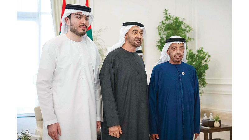 رئيس الدولة خلال استقباله الهاشمي. وام