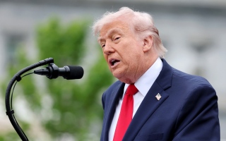 الصورة: ترامب يحث إيران على "التعقل سريعا" وإبرام اتفاق