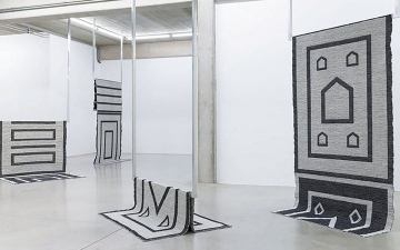 الصورة: 109 فنانين من حول العالم في بينالي الشارقة