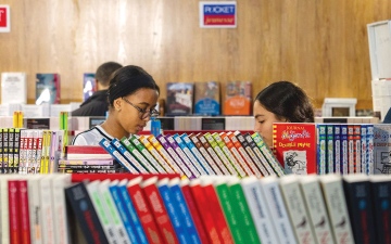 الصورة: رفوف &laquo;الرباط للكتاب&raquo; تتزيّن بـ 130 ألف عنوان