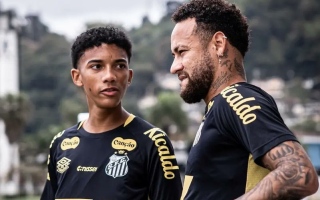 الصورة: نيمار يضرب ابن روبينيو.. الأزمة وصلت القضاء وتطورات جديدة بشهادة اللاعب الصغير (فيديو)