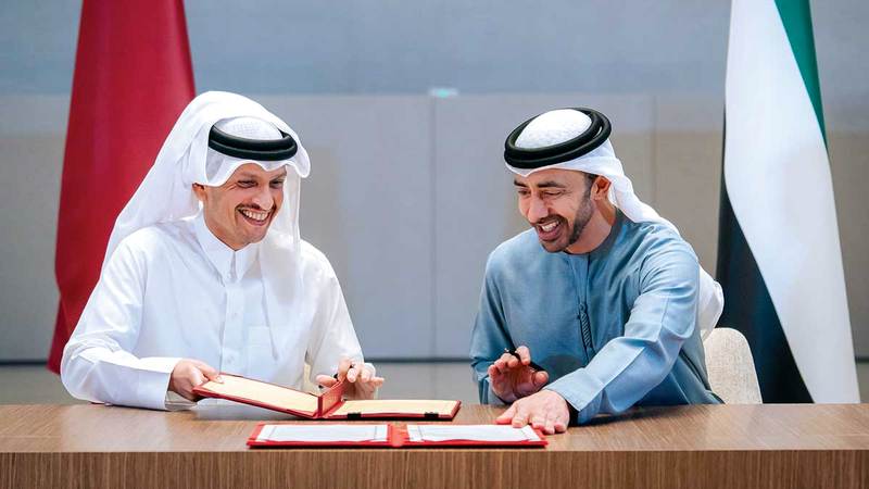 عبدالله بن زايد ورئيس الوزراء القطري يُدينان الاعتداءات الإيرانية الإرهابية