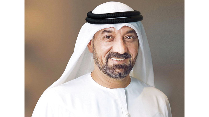 احمد بن سعيدأحمد بن سعيد: منذ تأسيس (طيران الإمارات) ظلّ علم دولة الإمارات حاضراً في صميم هويتنا، يرافق رحلاتنا ويعبّر عن انتمائنا وقيمنا.