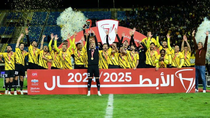 الحسين إربد يتوج بلقب دوري المحترفين الأردني للمرة الثالثة على التوالي