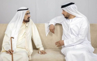 محمد بن راشد يقدم واجب العزاء في وفاة حاضر جمعة المهيري