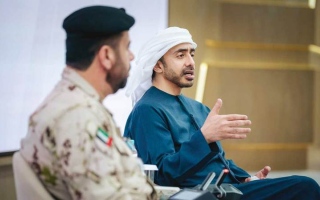 الصورة: عبدالله بن زايد يستقبل وفداً من كلية الدفاع الوطني