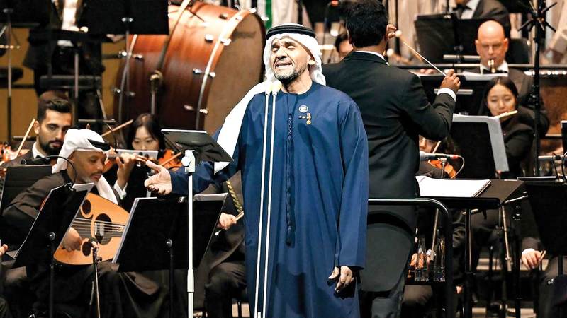 الجسمي انضم إلى الأوركسترا في حفل يعبّر عن الصمود والفخر بالوطن. من المصدر