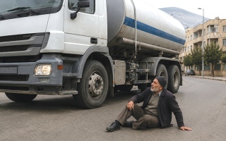 «خورفكان الاستئنافية» تبرّئ سائق صهريج من دهس مُسِن والامتناع عن التوقف لمساعدته