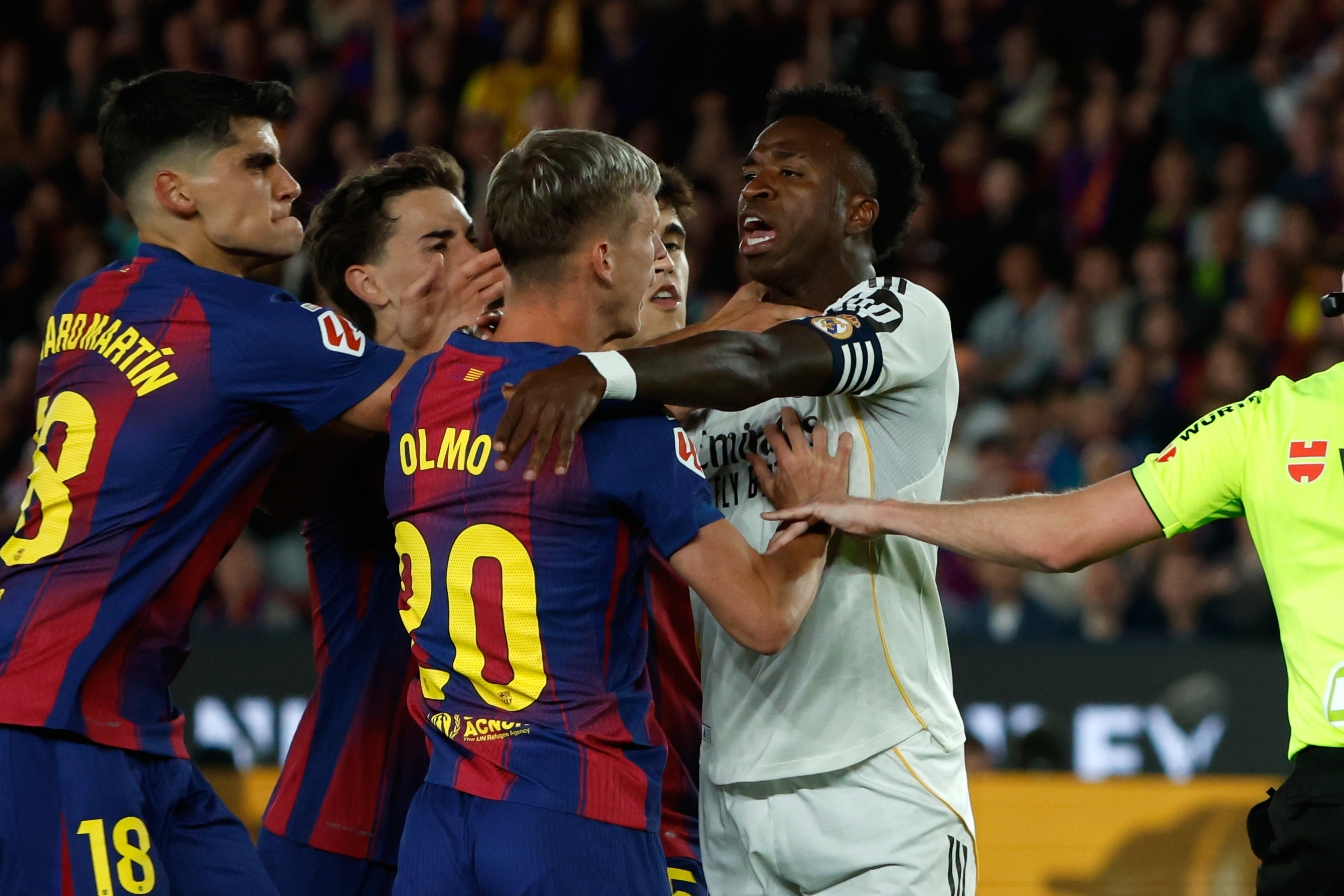 برشلونة يوجه ضربتين لريال مدريد.. ويحسم "الليغا" و"الكلاسيكو"
