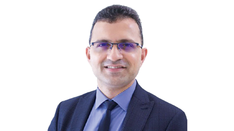 الدكتور عابد أنوار: يجب استشارة الطبيب، وتحديث اللقاحات الأساسية، وأخذ اللقاحات المرتبطة بوجهة السفر، مثل لقاحات التهاب الكبد.