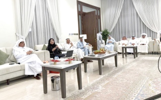 الصورة: مختصون: جلسة أسرية أسبوعية تعمّق روح الصداقة بين أفراد العائلة
