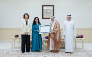 سلطان القاسمي يتسلم شهادة تجديد اعتراف الشارقة “مدينة صديقة للطفل” من اليونيسف