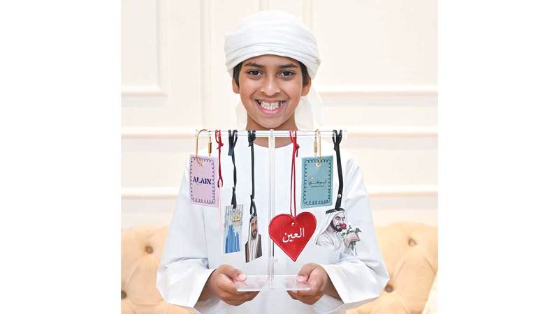 &laquo;غيث&raquo; يحمل بعض ابتكارات مشروعه الواعد. تصوير: إريك أرازاس