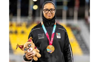 الصورة: سلمى المرّي تتزين بذهبية رمي المطرقة في &laquo;الألعاب الخليجية&raquo;