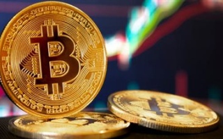 الصورة: "بيتكوين" تتراجع إلى أدنى مستوياتها في أكثر من أسبوعين