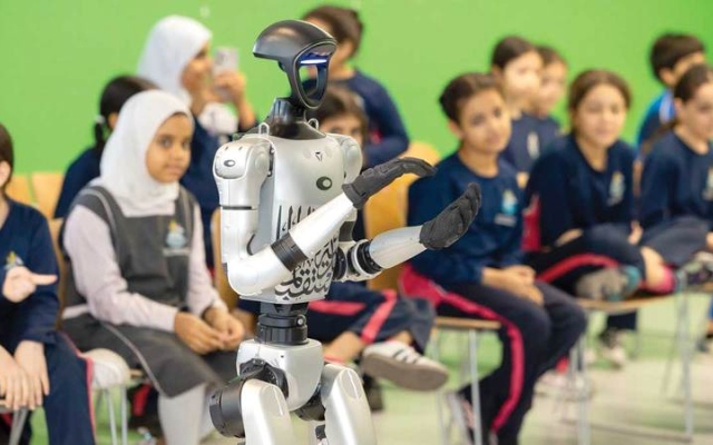 الصورة: &laquo;عائلة روبوتات متحف المستقبل&raquo; تبهر أجيال الغد في مكتبة الصفا