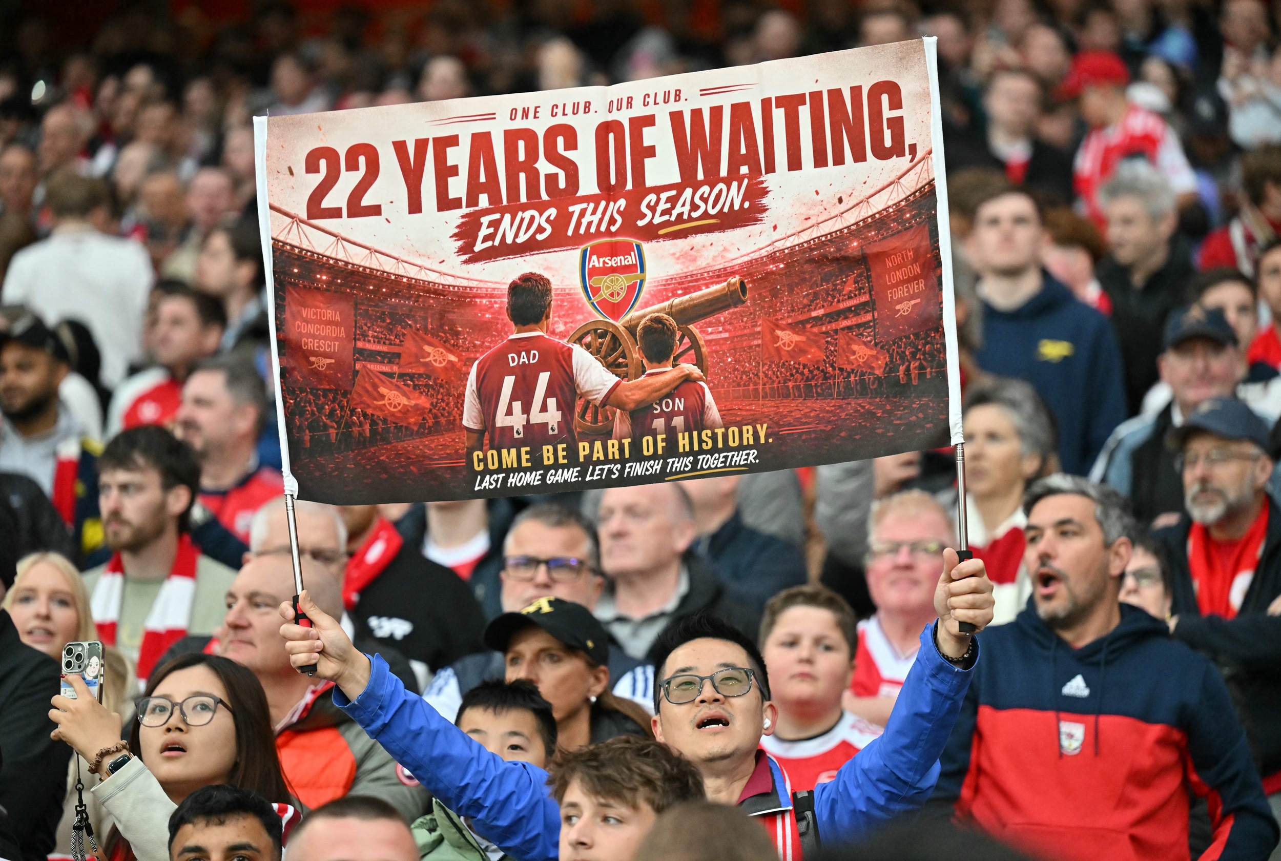 أرسنال يحقق لقب الدوري الإنجليزي للمرة الأولى بعد غياب 22 عاماً