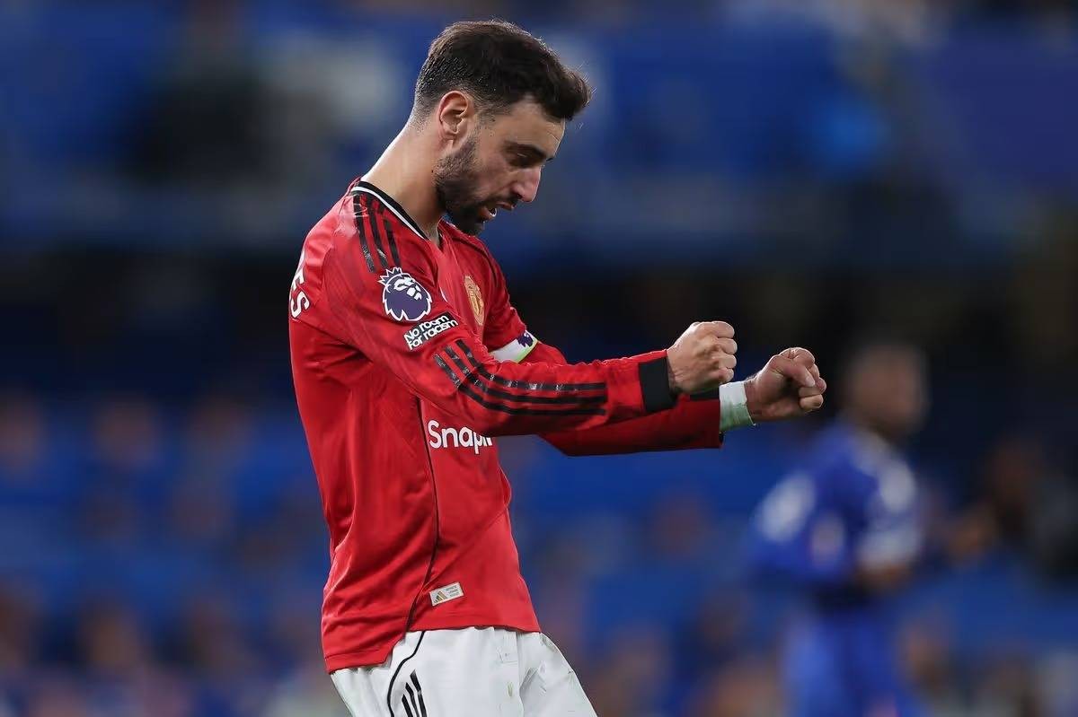 برونو فرنانديز أفضل لاعب في الدوري الإنجليزي