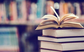 الصورة: يوم الكاتب الإماراتي.. مسيرة إبداعية ترسّخ الهوية وتواكب التحولات