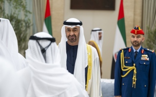الصورة: رئيس الدولة يستقبل حكام الإمارات والشيوخ والمهنئين بمناسبة عيد الأضحى المبارك