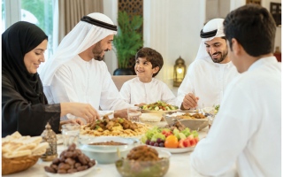 الصورة: &laquo;صحة دبي&raquo;: الإفراط في ولائم العيد والسهر يؤثران في الصحة النفسية والجسدية