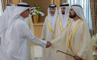 الصورة: محمد بن راشد يستقبل المهنئين بعيد الأضحى المبارك