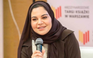 الصورة: &laquo;أنا من مدينة أعلى برج في العالم&raquo;.. نادية النجار تُعرِّف بنفسها في &laquo;وارسو للكتاب&raquo;