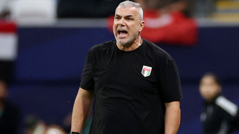 خبرة كوزمين مع الأندية المحلية لم تسعفه لتغيير واقع المنتخب. رويترز