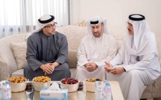 منصور بن زايد يعزي في وفاة عبيد جمعة الزعابي