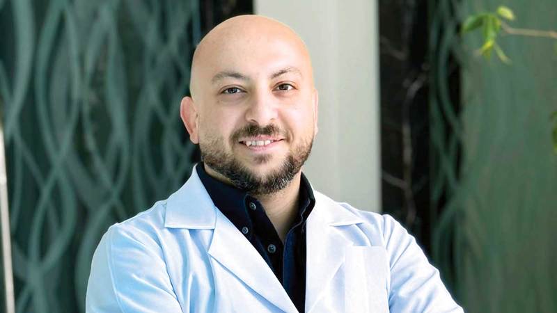 الدكتور إسلام حمدان: المنتجات والنصائح المتداولة عبر منصات &laquo;التواصل&raquo; لشد الوجه لا تستطيع استعادة الدهون المفقودة، أو معالجة الترهل الحقيقي.