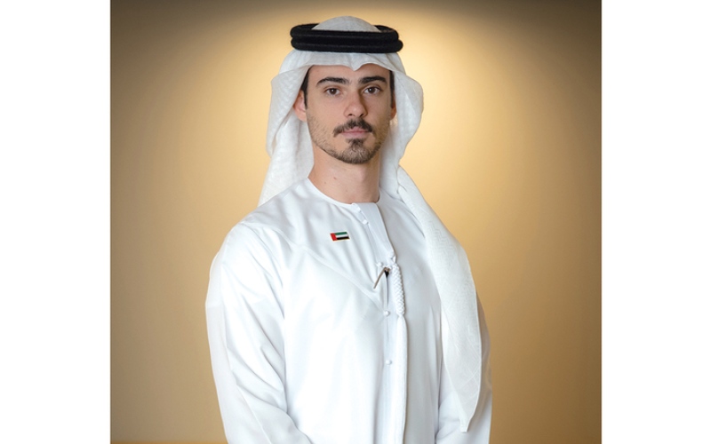 الصورة: إيطالي يرمس بالإماراتي ويدندن بـ &laquo;شفت برق لاح&raquo; (فيديو)