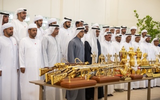 رئيس الدولة يستقبل فريق هجن الرئاسة
