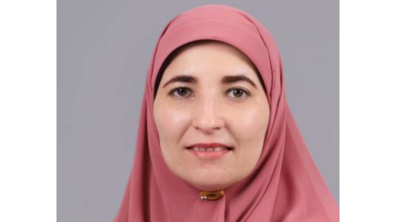 إلهام بكر: برامج تدريبية لتنمية مهارات الفهم القرائي والكتابة والقواعد اللغوية، وتدريبات تطبيقية مكثفة.