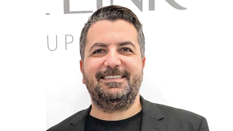 صلاح منصور: مفهوم &laquo;التذكرة المرنة&raquo; يختلف من شركة إلى أخرى، ما يفرض على المسافرين قراءة الشروط بعناية.