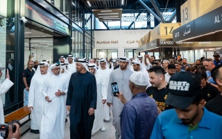 رئيس الدولة يقوم بجولة تفقدية على مرافق سوق السمك في منطقة ميناء زايد بأبوظبي رئيس الدولة يقوم بجولة تفقدية على مرافق سوق السمك في منطقة ميناء زايد بأبوظبي